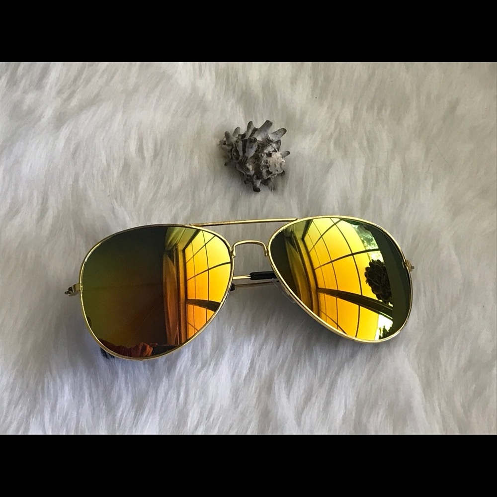 ☀️Aviators w/Case☀️